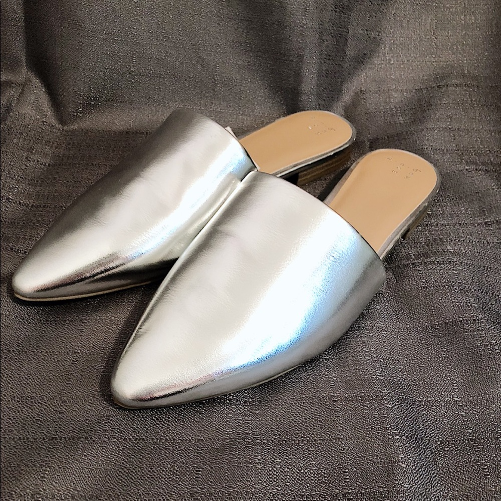 1 LEFT! NWT🎉 Women’s Slip On Pointed Silver Flats - Picture 5 of 5